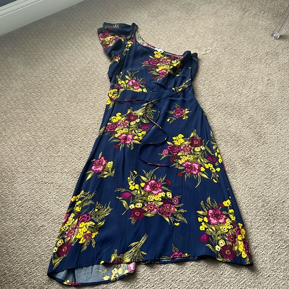 Gorgeous off-the-shoulder floral sundress - Picture 1 of 5